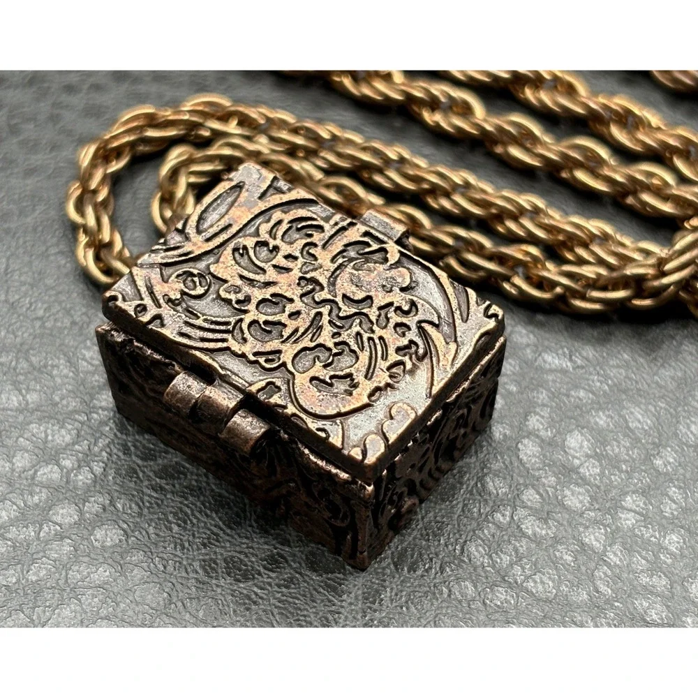 VTG Ornate Filigree Locket Box Interior Key Copper Tone Pendant Necklace 32